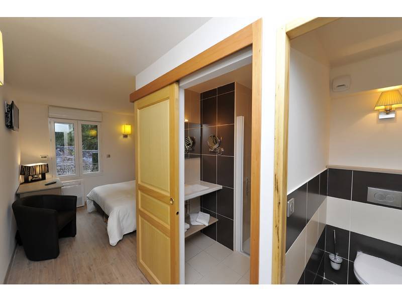 Logis Hotel Restaurant Les 2 Rives - A75, En Bordure De Riviere Banassac Екстер'єр фото