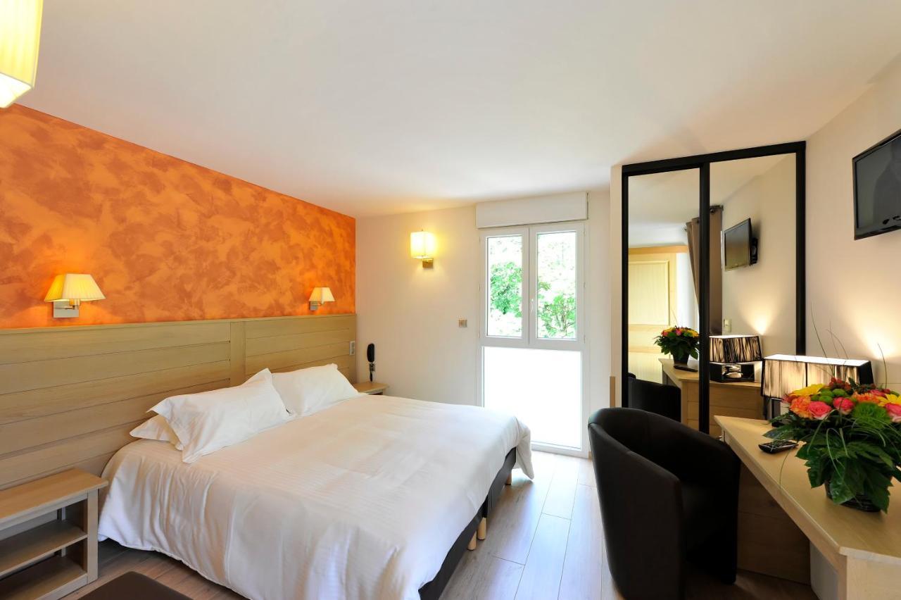Logis Hotel Restaurant Les 2 Rives - A75, En Bordure De Riviere Banassac Екстер'єр фото