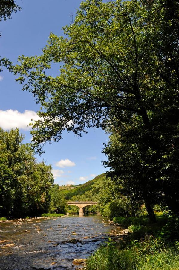 Logis Hotel Restaurant Les 2 Rives - A75, En Bordure De Riviere Banassac Екстер'єр фото