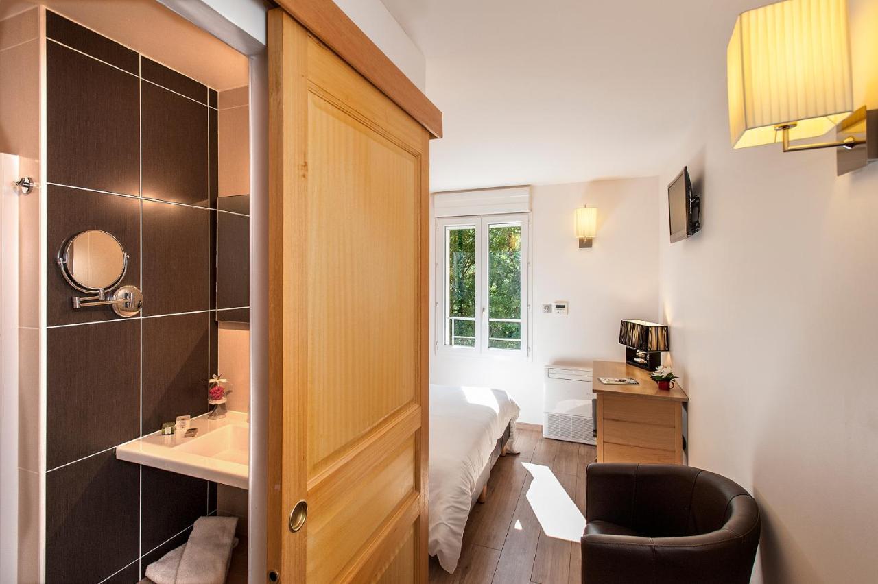 Logis Hotel Restaurant Les 2 Rives - A75, En Bordure De Riviere Banassac Екстер'єр фото