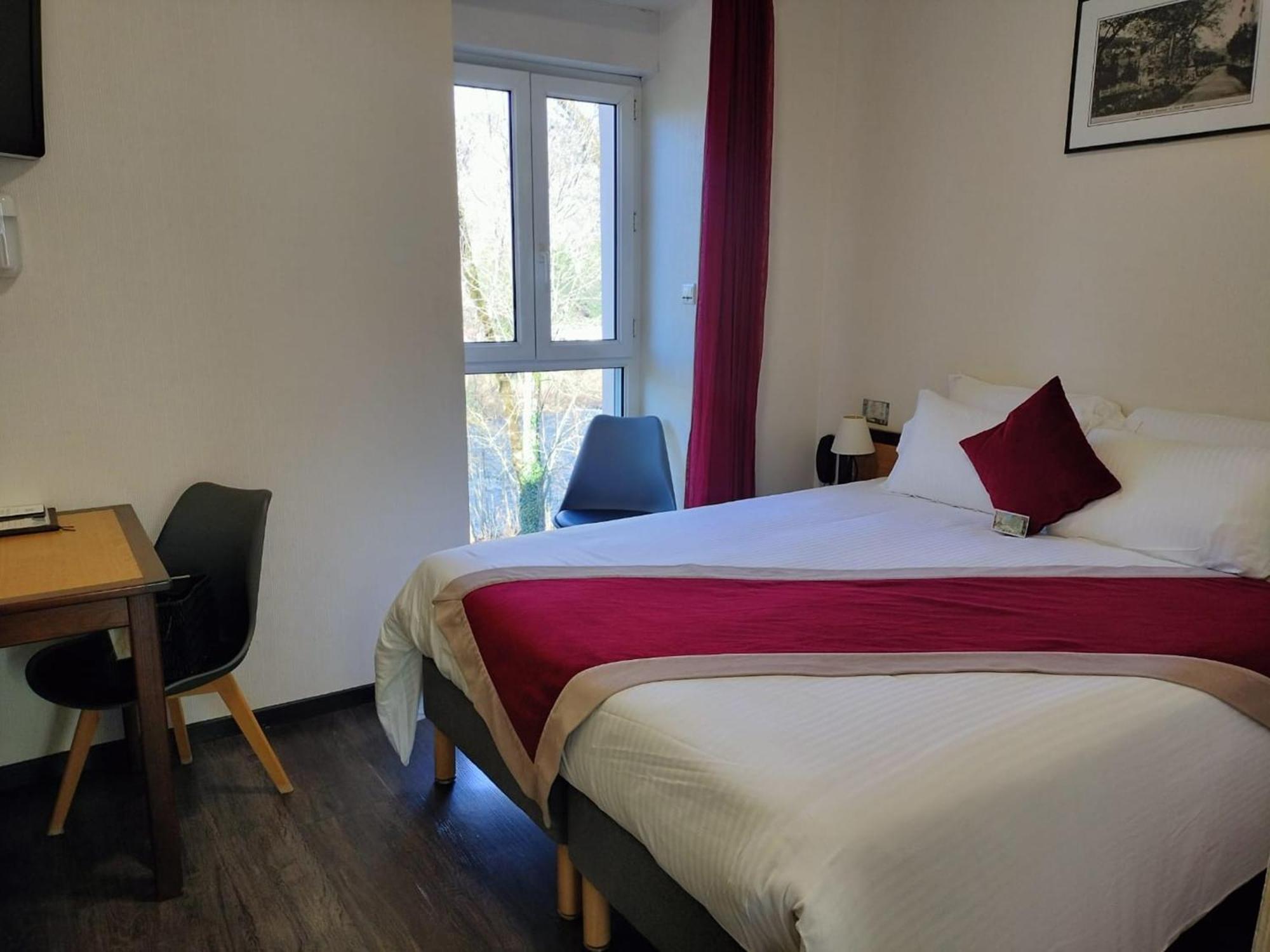 Logis Hotel Restaurant Les 2 Rives - A75, En Bordure De Riviere Banassac Номер фото