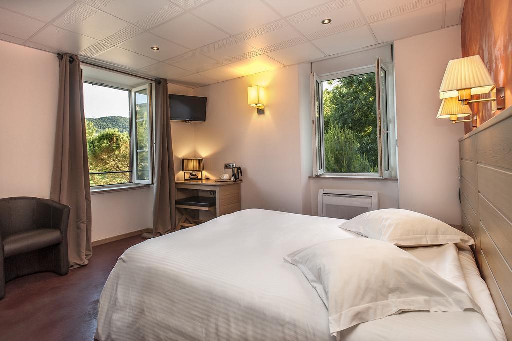 Logis Hotel Restaurant Les 2 Rives - A75, En Bordure De Riviere Banassac Екстер'єр фото