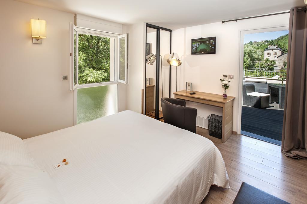 Logis Hotel Restaurant Les 2 Rives - A75, En Bordure De Riviere Banassac Екстер'єр фото