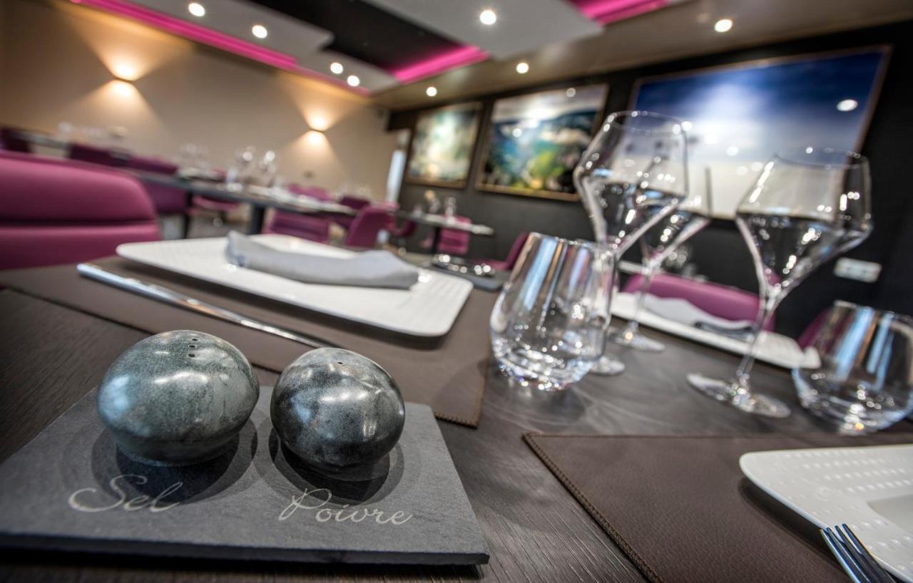 Logis Hotel Restaurant Les 2 Rives - A75, En Bordure De Riviere Banassac Екстер'єр фото