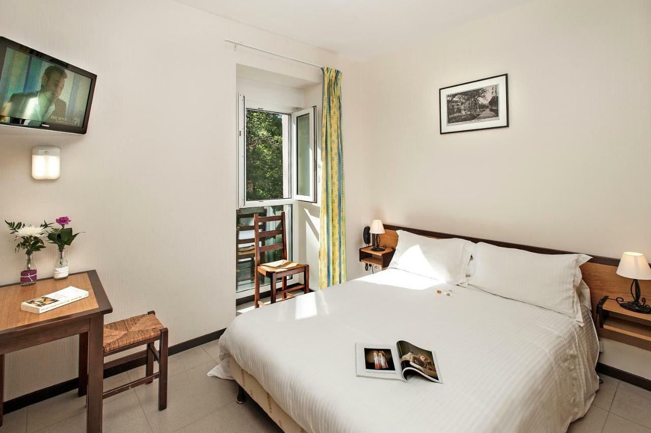Logis Hotel Restaurant Les 2 Rives - A75, En Bordure De Riviere Banassac Екстер'єр фото